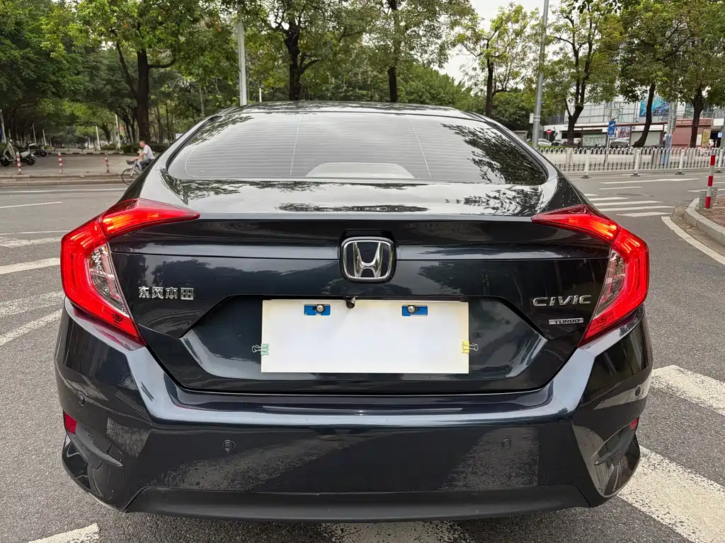 Honda Civic 2018 — фото 6