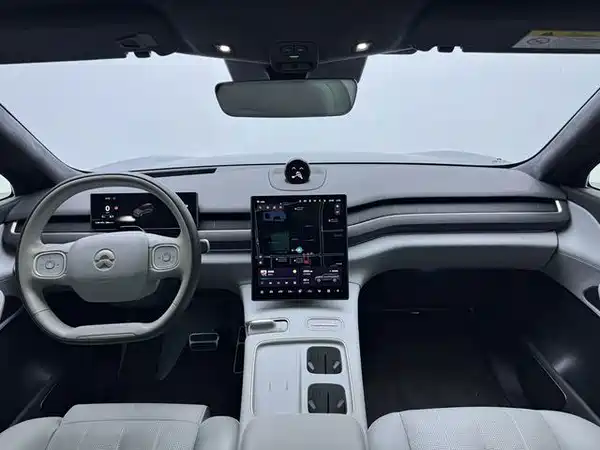 NIO ES8 2024