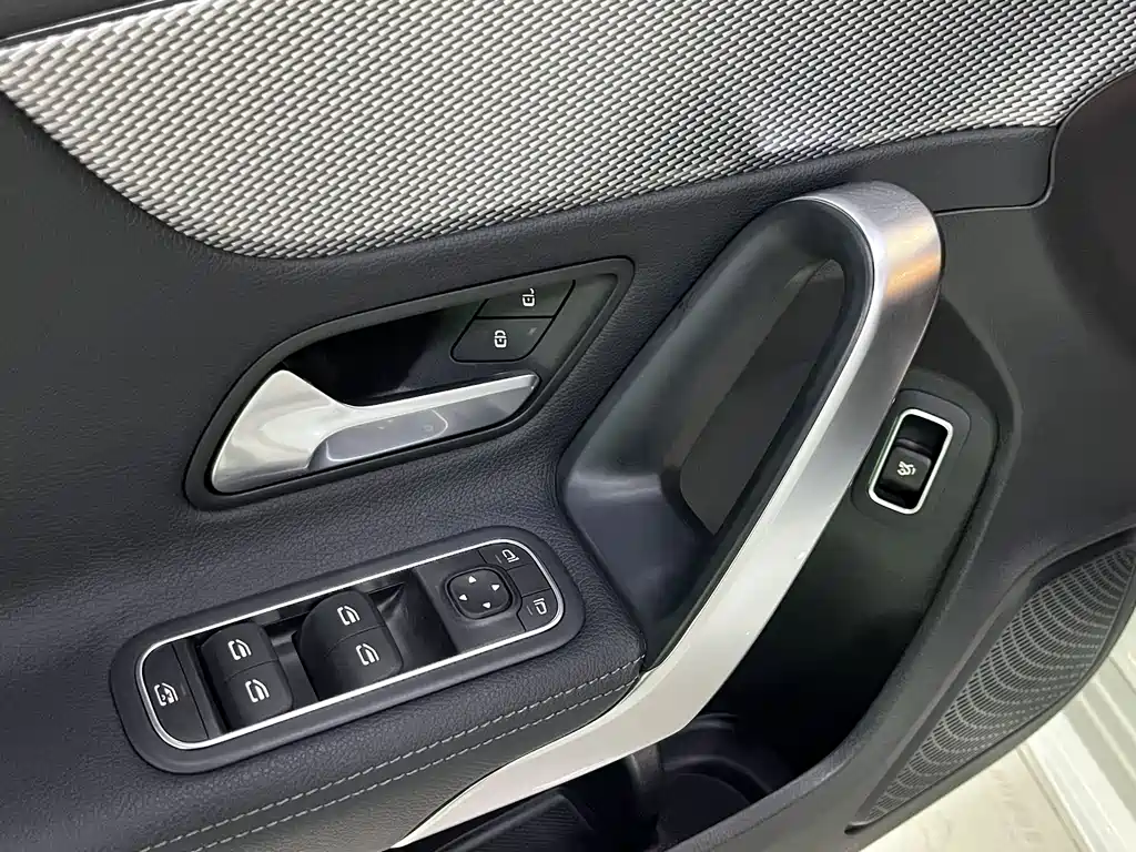 Mercedes-Benz A-Class 2021 — фото 5