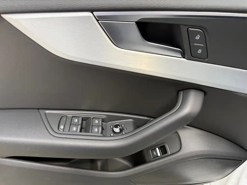 Audi A4L 2022 — фото 18
