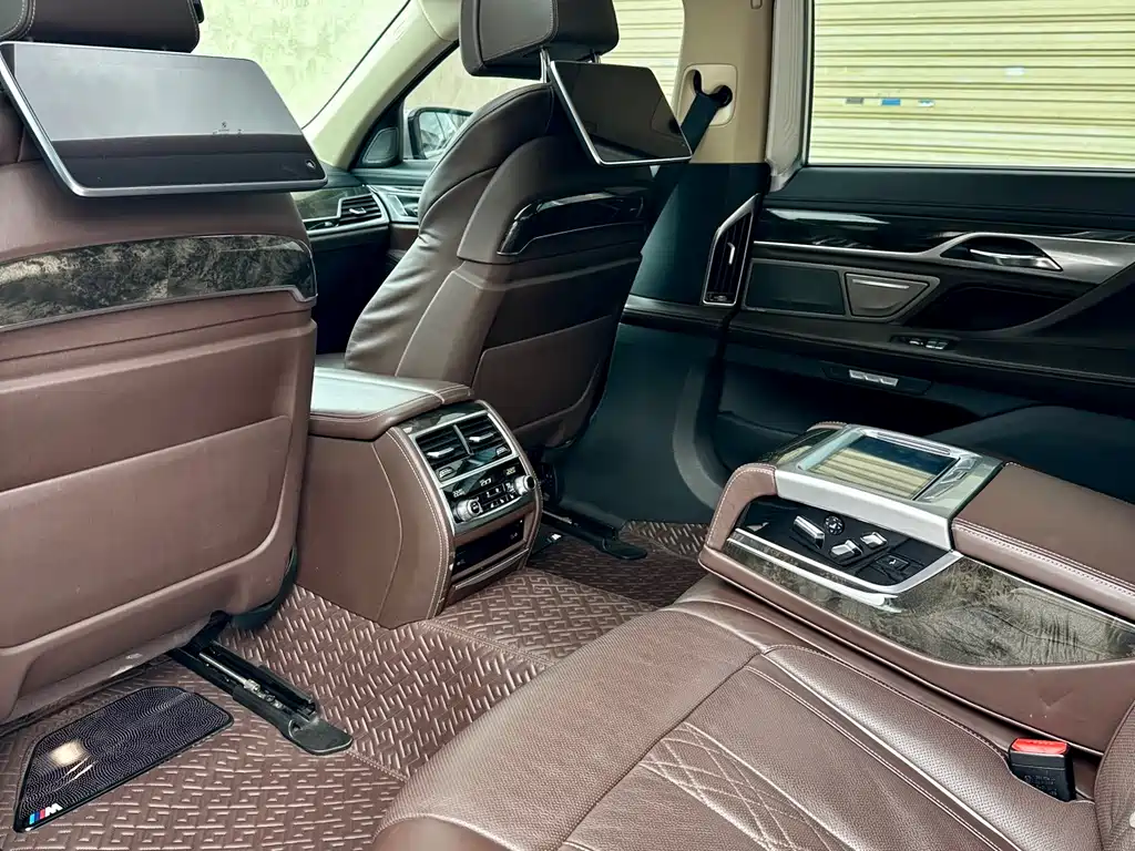 BMW 7 Series 2017 — фото 9