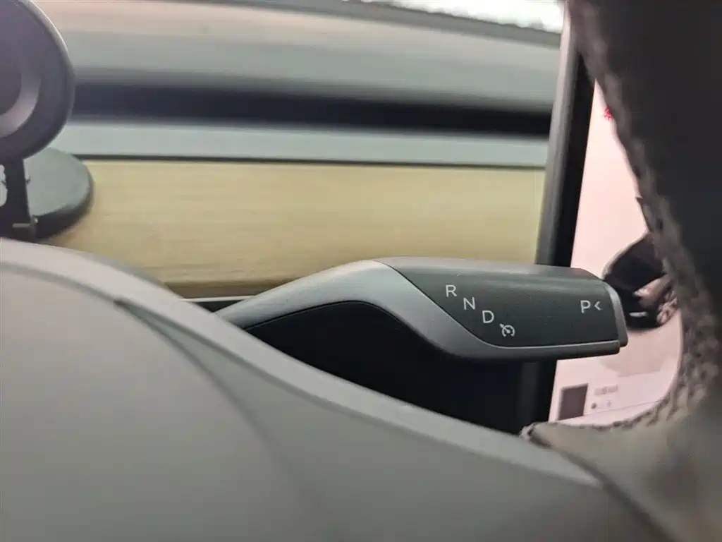 Tesla Model Y 2023 — фото 14
