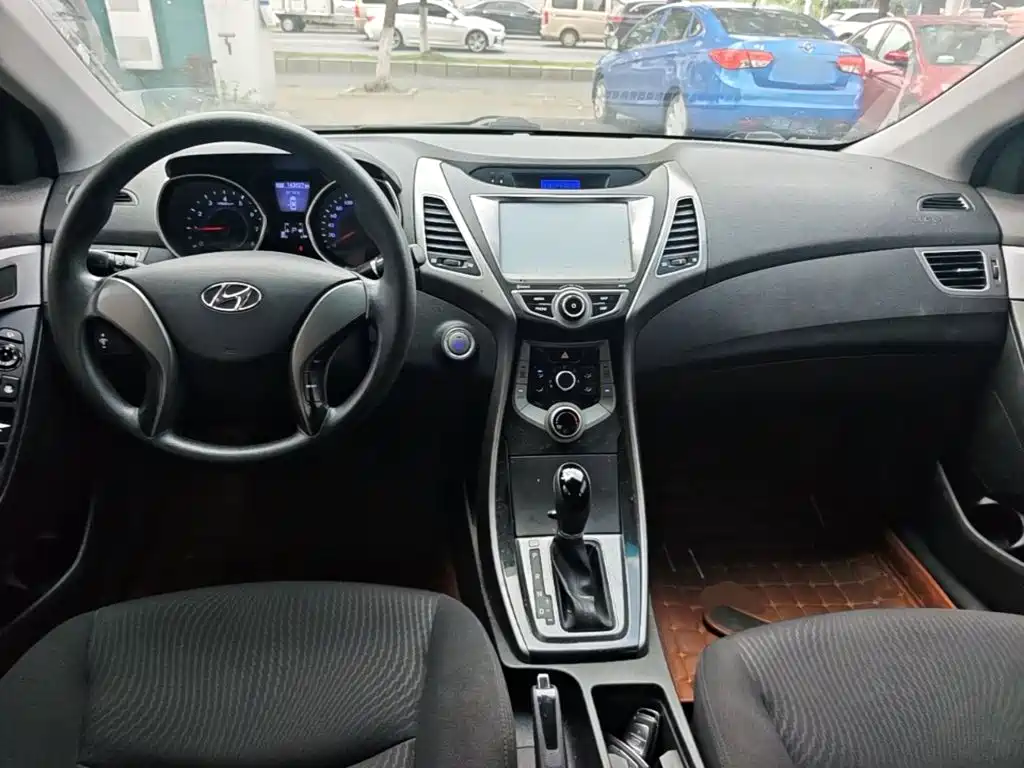 Hyundai Elantra Langdong 2015 — фото 10