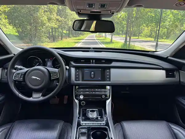Jaguar XF 2016