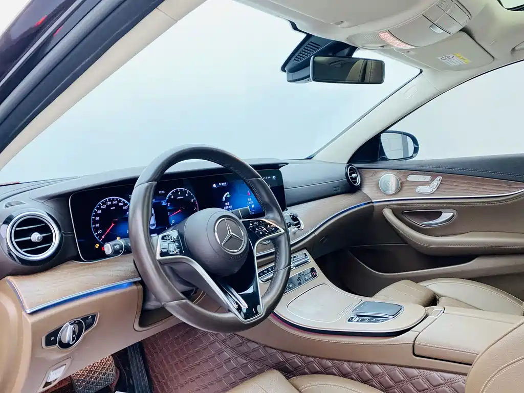Mercedes-Benz E-Class 2022 — фото 12