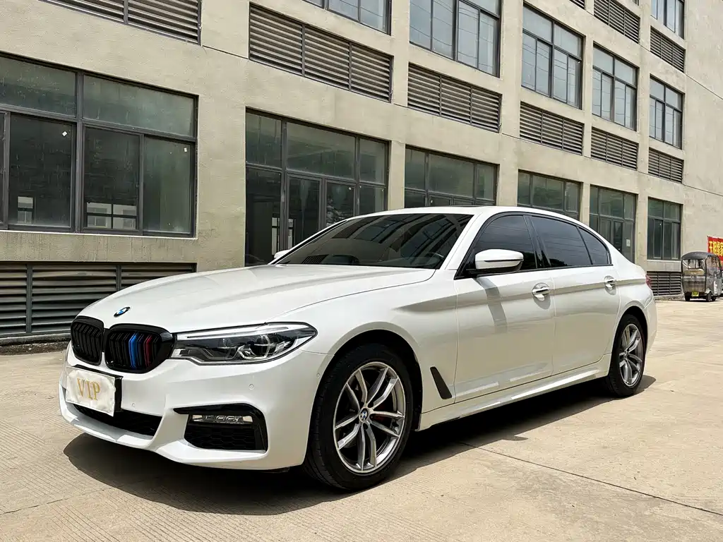 BMW 5 Series 2018 — фото 1