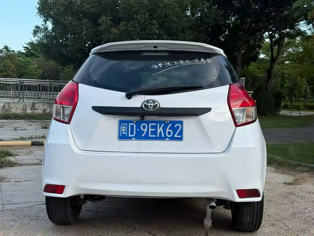 Toyota Yaris L 2014 — фото 8