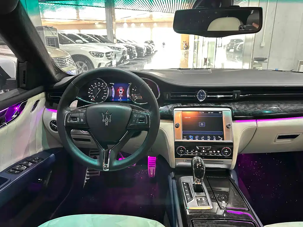 Maserati Quattroporte 2015 — фото 16