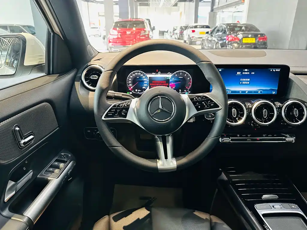 Mercedes-Benz GLA 2024 — фото 6