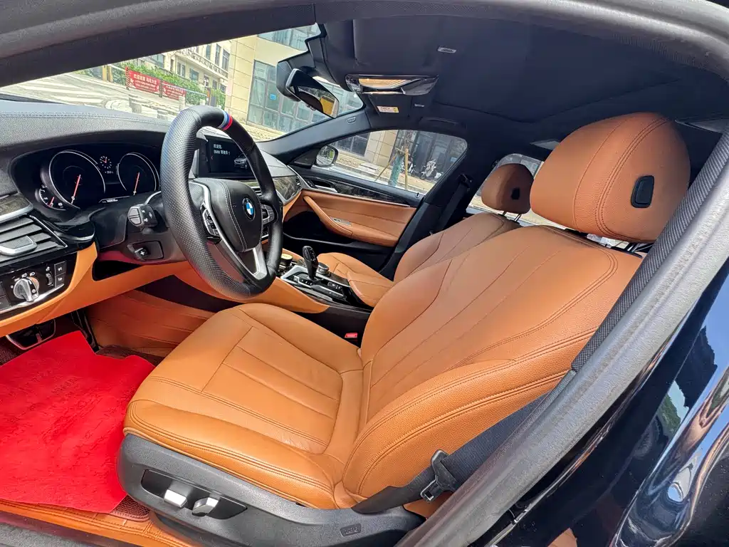 BMW 5 Series 2018 — фото 13