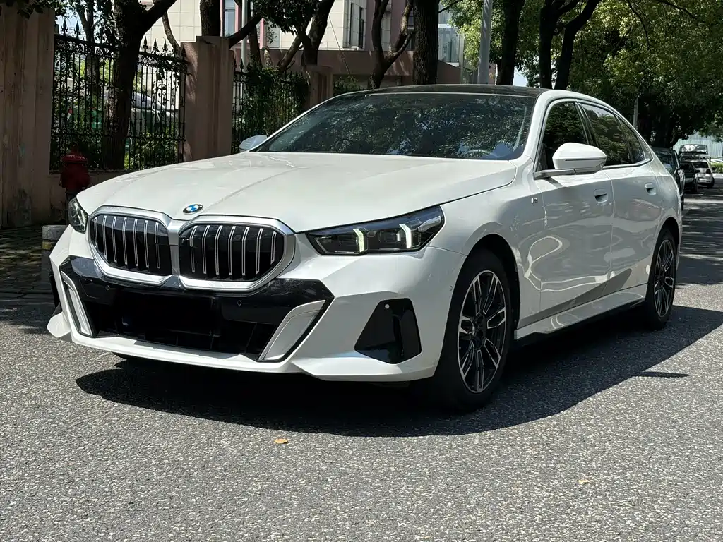 BMW 5 Series 2024
