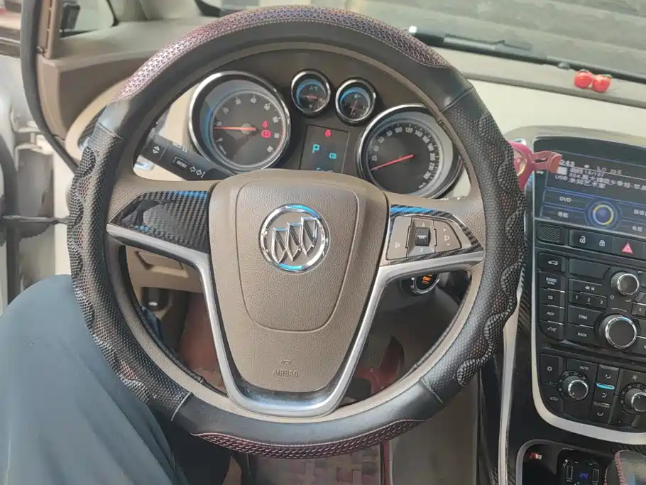 Buick Excelle 2013 — фото 15