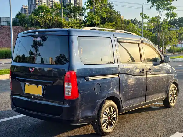 Wuling Rongguang V 2015