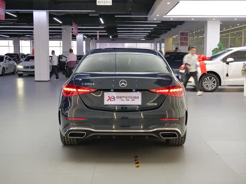 Mercedes-Benz C-Class 2023 — фото 3