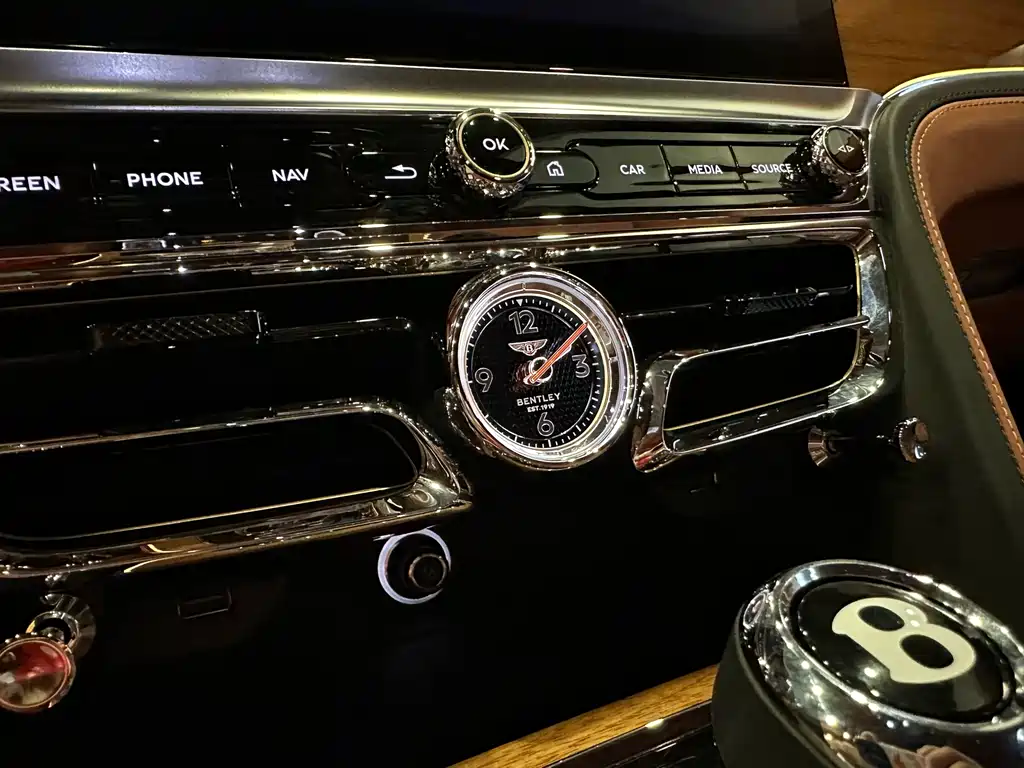 Bentley Flying Spur PHEV 2024 — фото 15