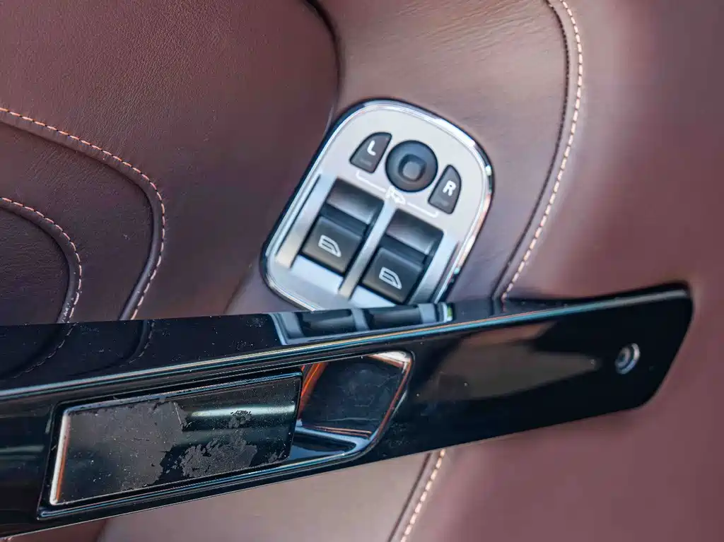 Aston Martin V8 Vantage 2014 — фото 16