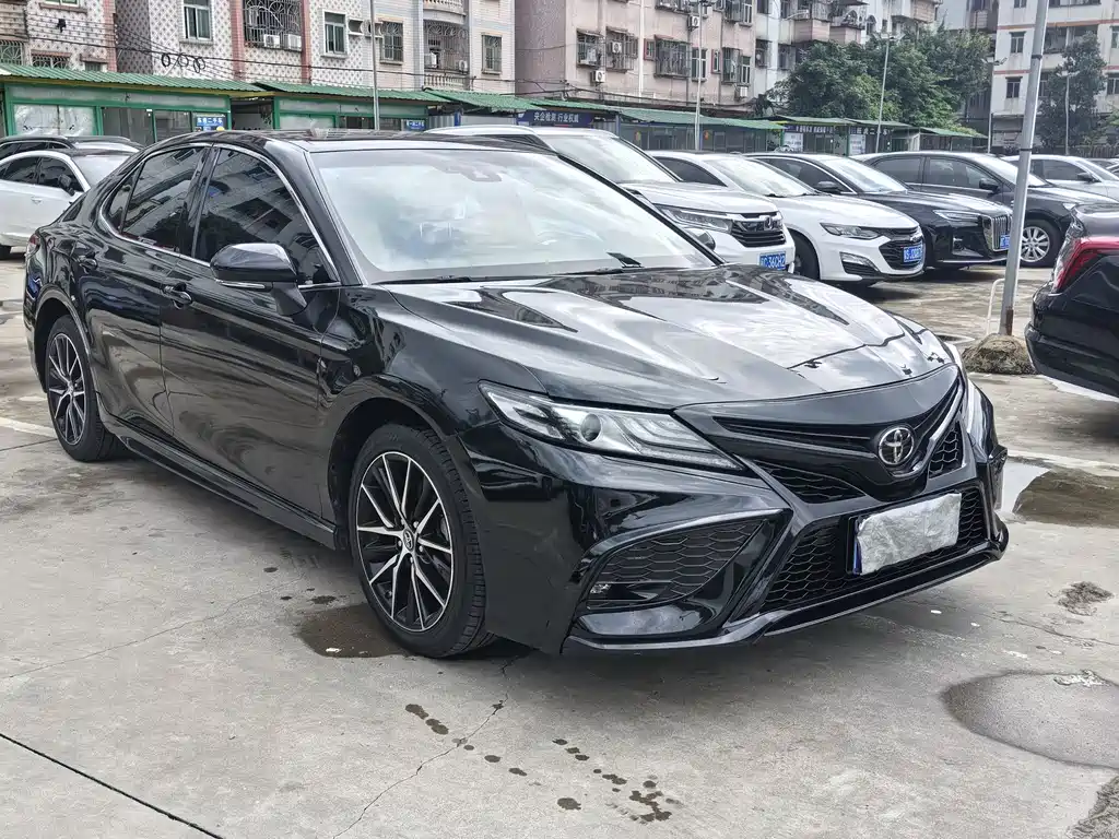 Toyota Camry 2022 — фото 2