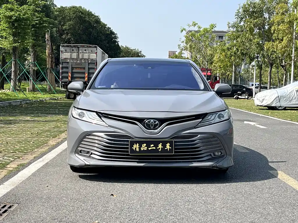 Toyota Camry 2018 — фото 2