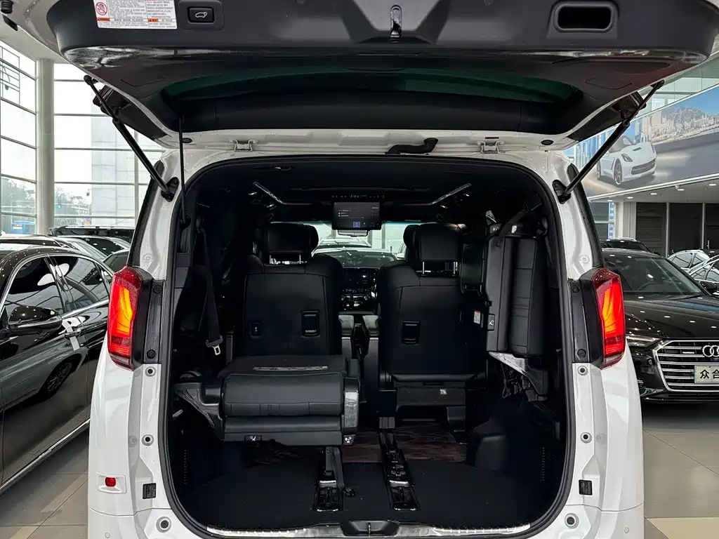 Toyota Alphard 2021 — фото 15