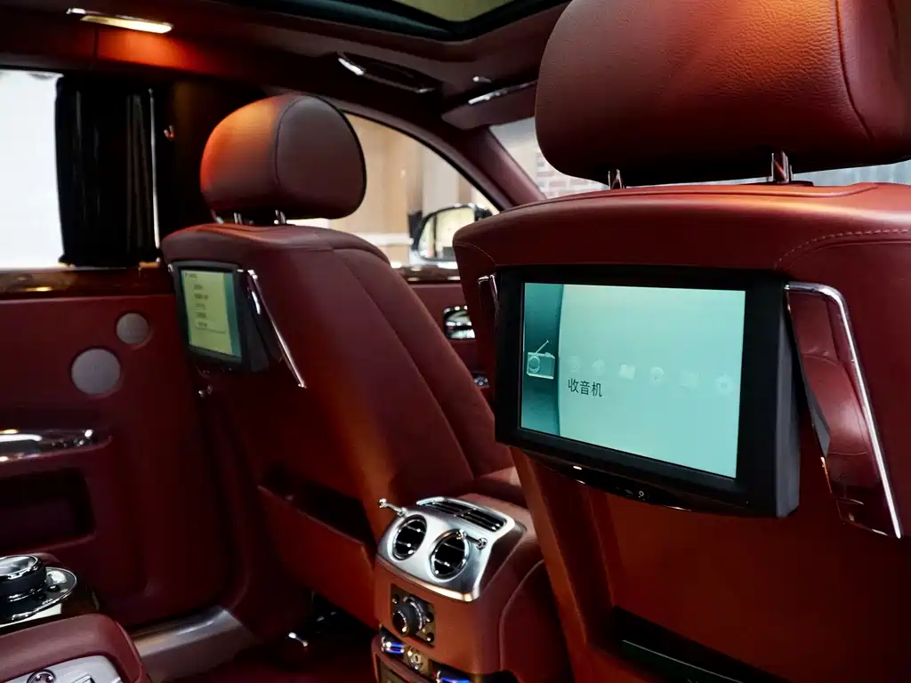 Rolls-Royce Ghost 2016 — фото 21