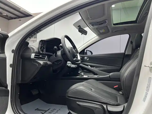 Hyundai Elantra 2023