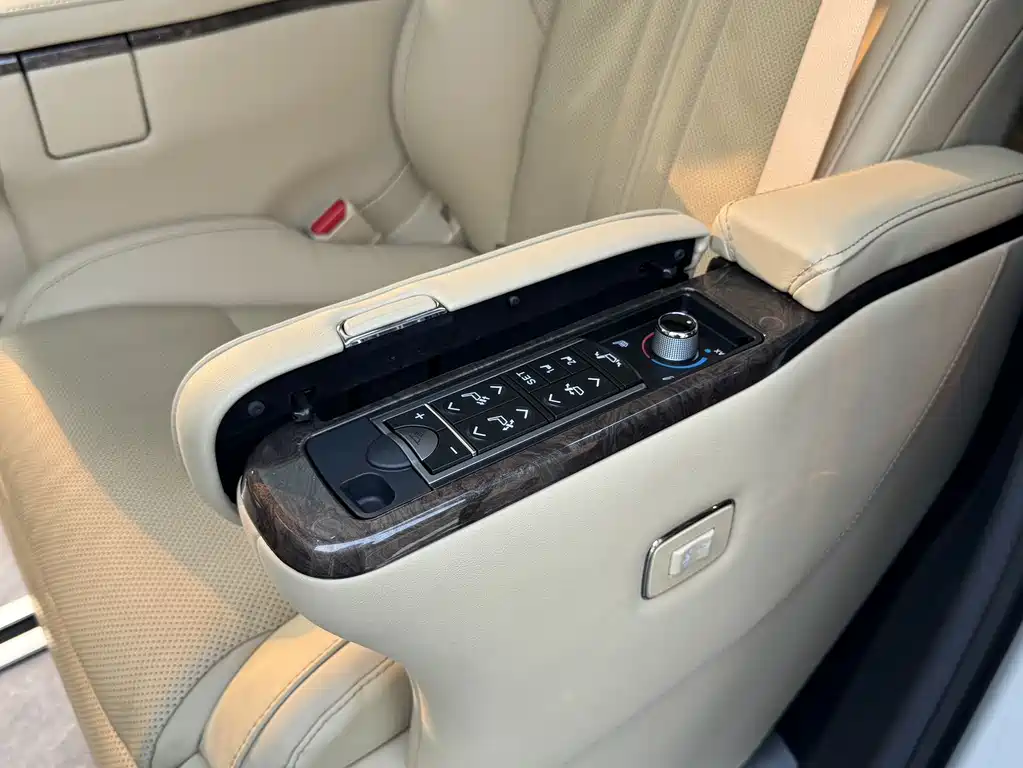Toyota Vellfire 2022 — фото 12