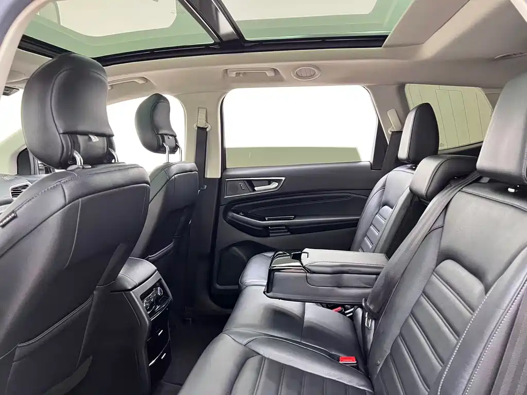 Ford Edge 2017 — фото 17
