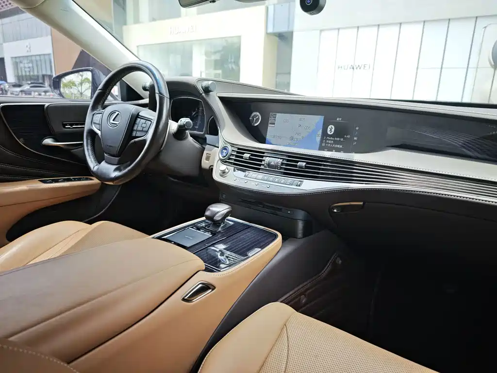 Lexus LS 2020 — фото 12