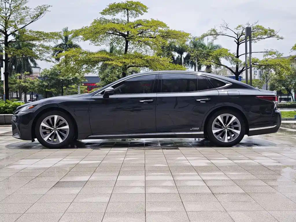 Lexus LS 2020 — фото 15