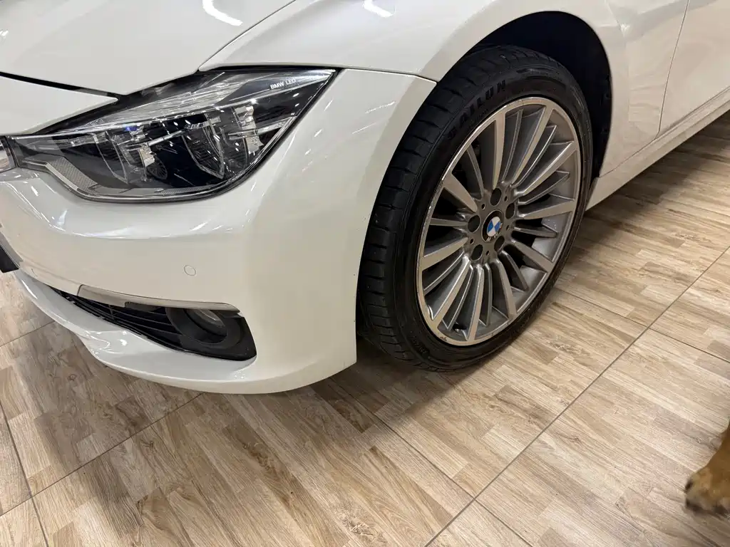 BMW 3 Series 2019 — фото 11
