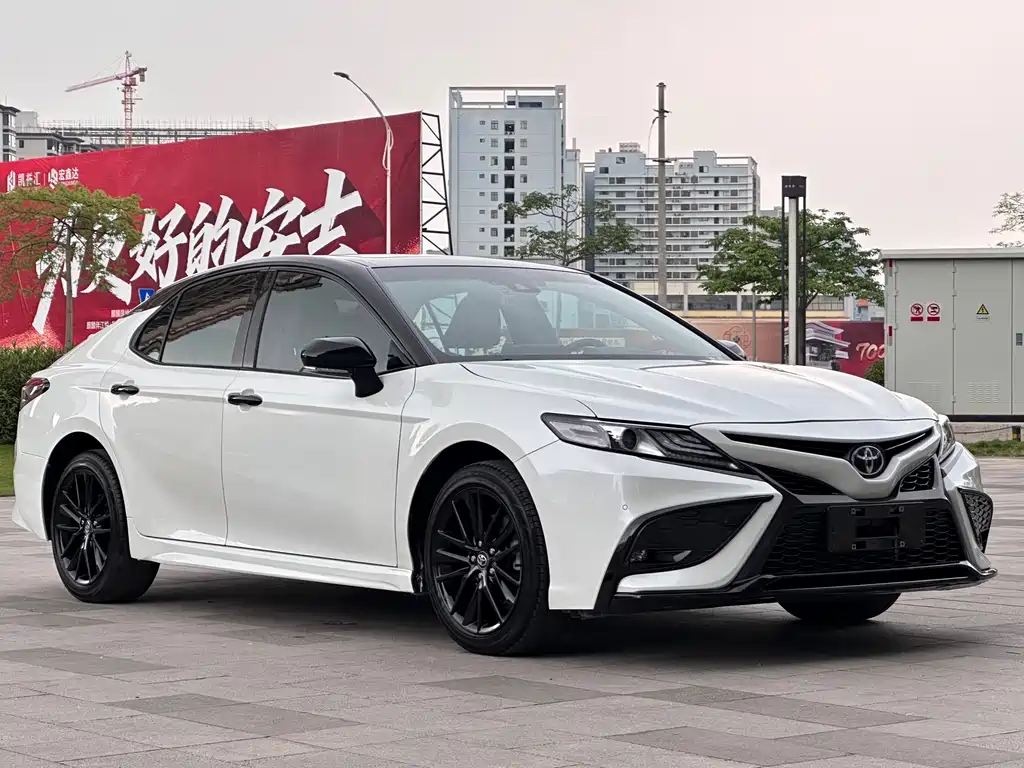 Toyota Camry 2023 — фото 3