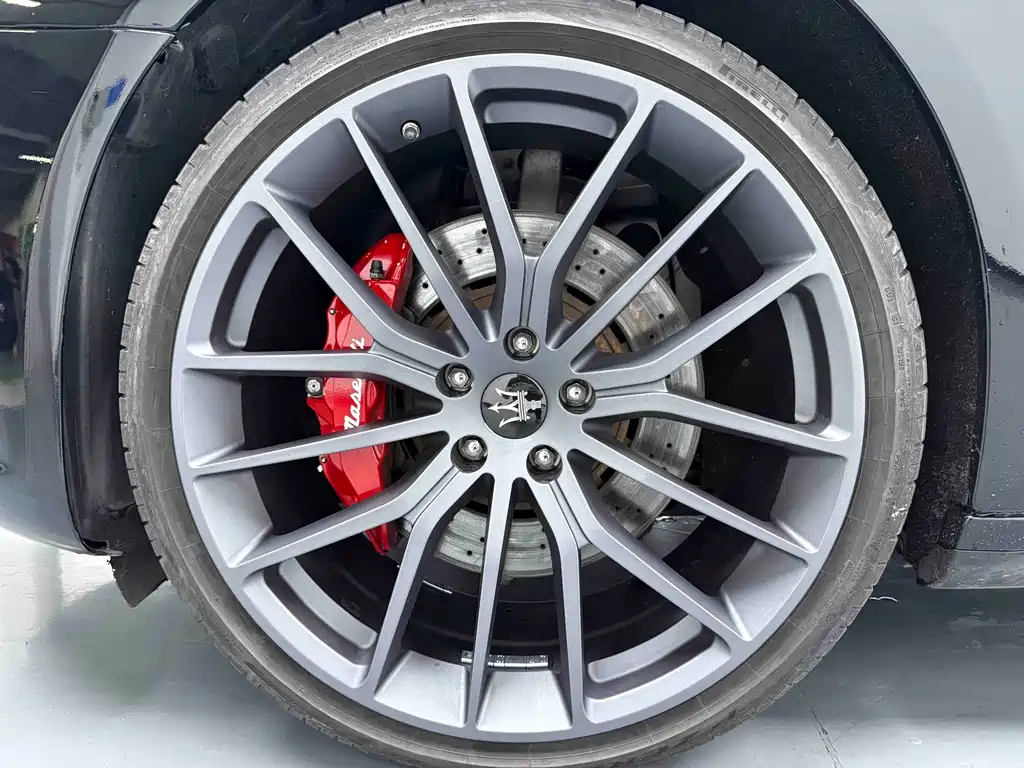 Maserati Quattroporte 2019 — фото 14