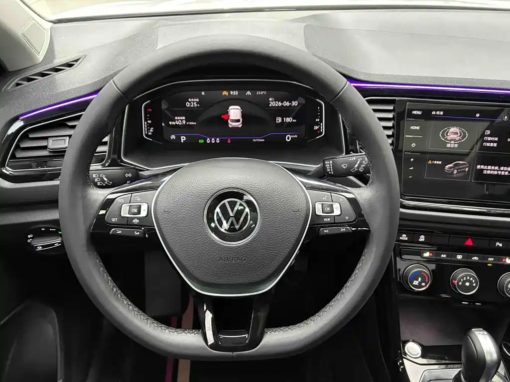 Volkswagen T-Roc 2023 — фото 3