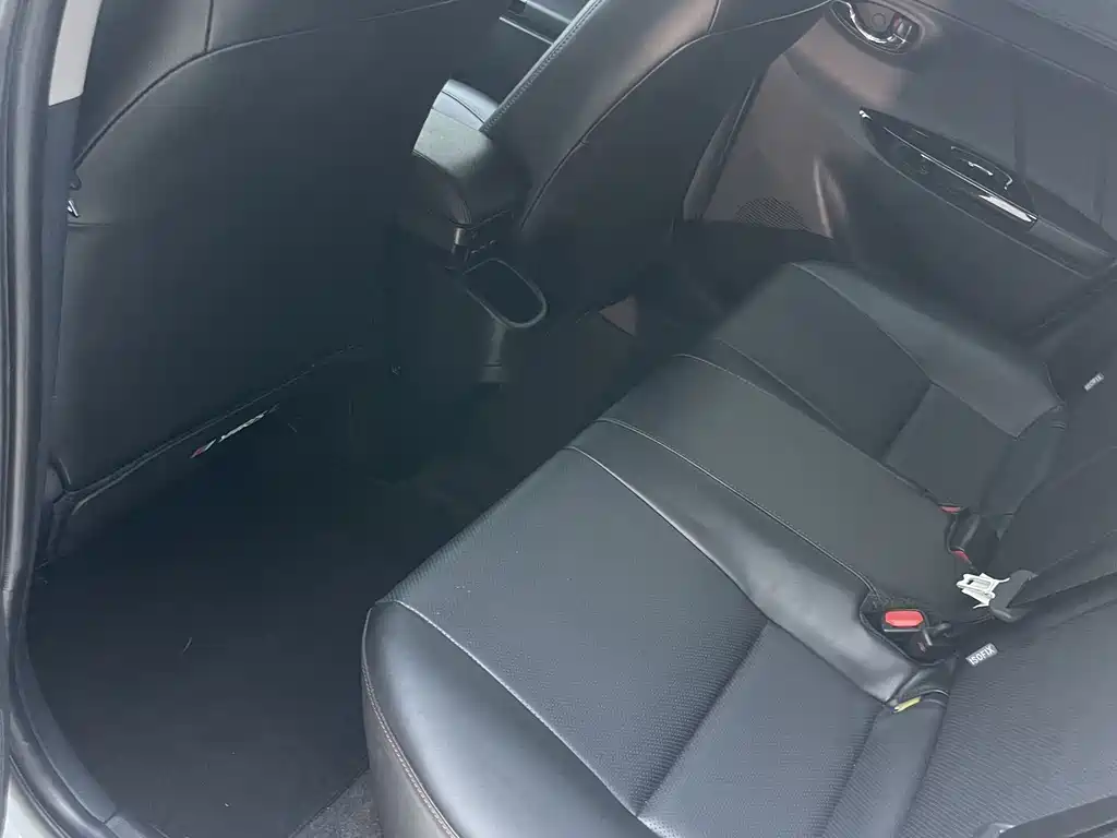 Toyota Yaris L 2023 — фото 18