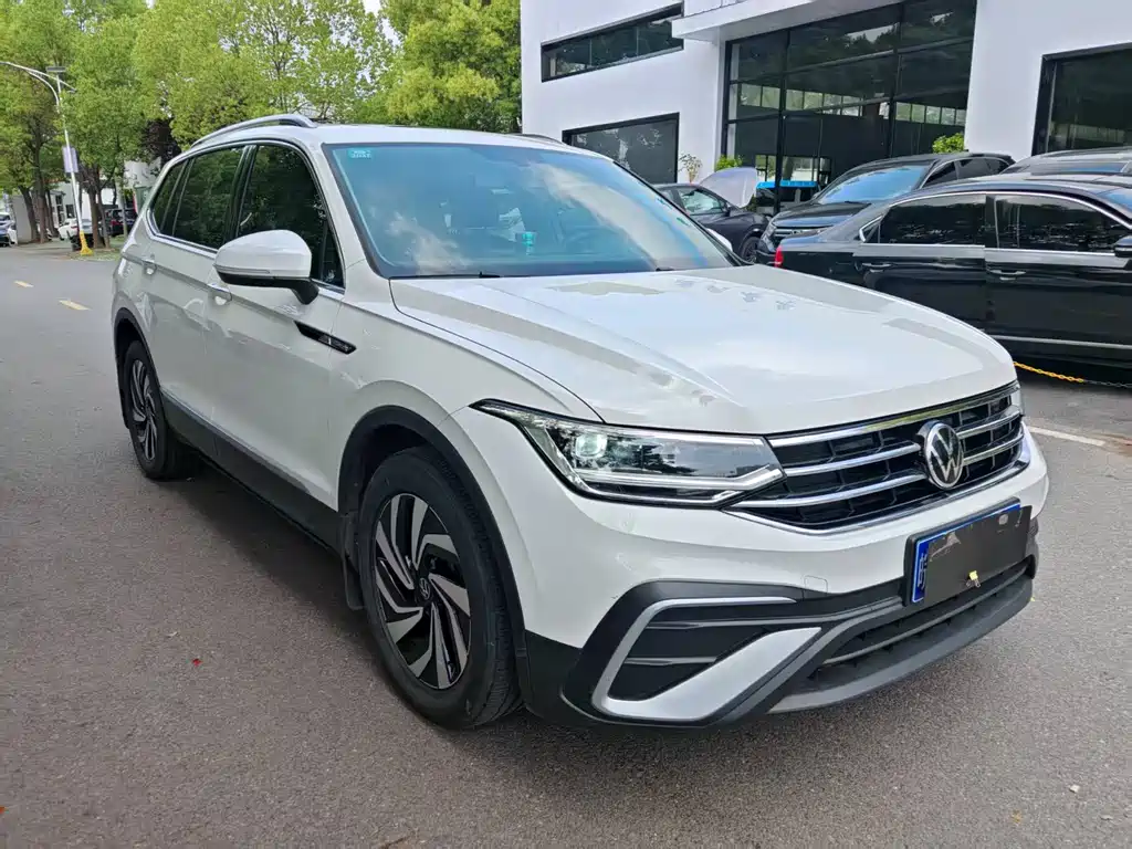 Volkswagen Tiguan L 2023 — фото 3