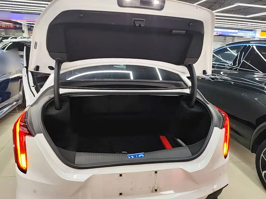 Cadillac CT4 2023 — фото 19