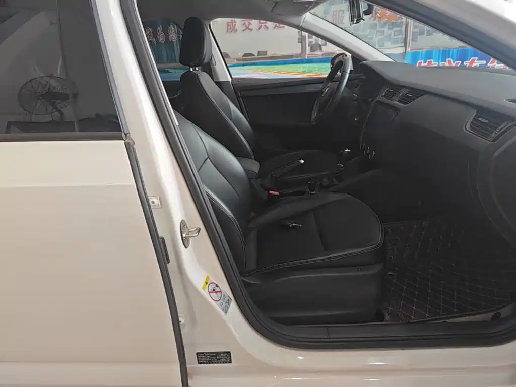 Skoda Octavia 2018 — фото 25
