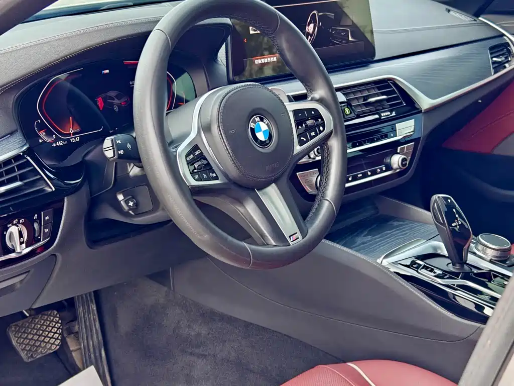 BMW 5 Series 2021 — фото 13