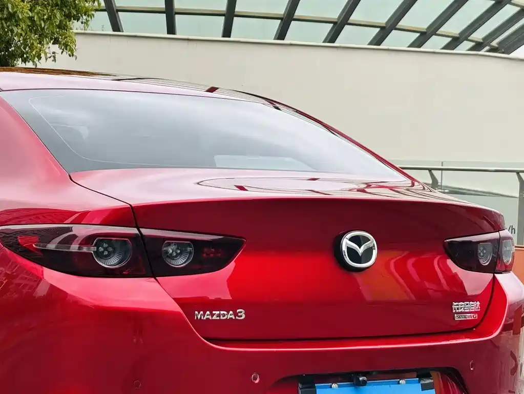 Mazda 3 Axela 2019 — фото 9