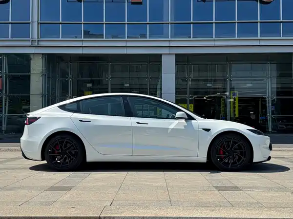 Tesla Model 3 2025