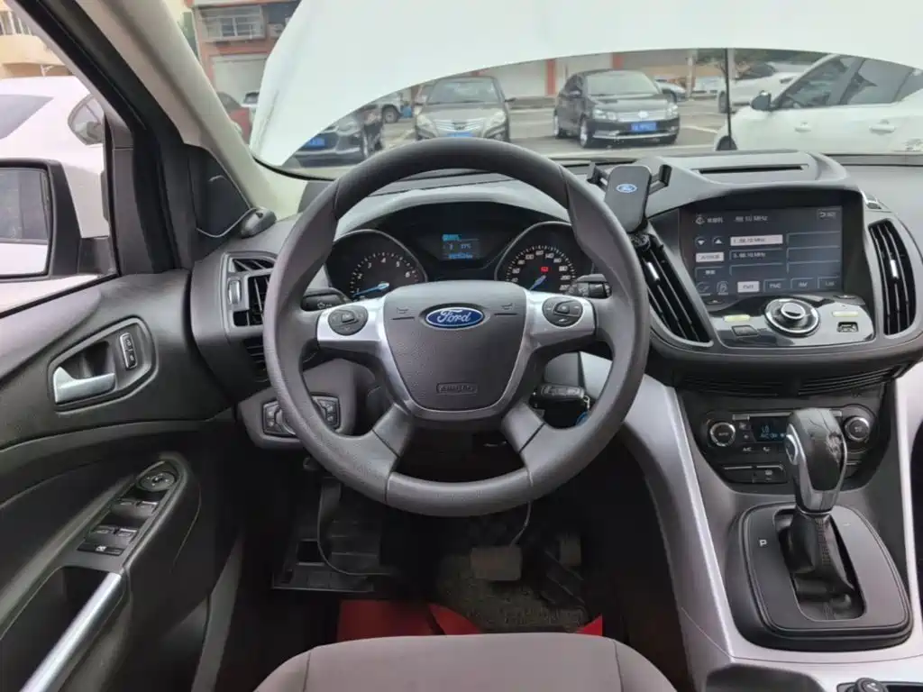 Ford Kuga 2015 — фото 11