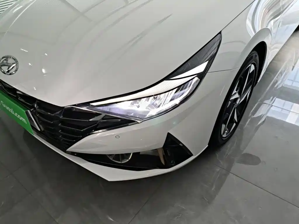 Hyundai Elantra 2023 — фото 24