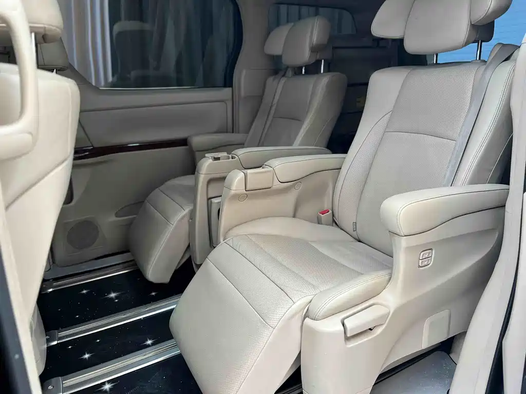 Toyota Alphard 2010 — фото 21