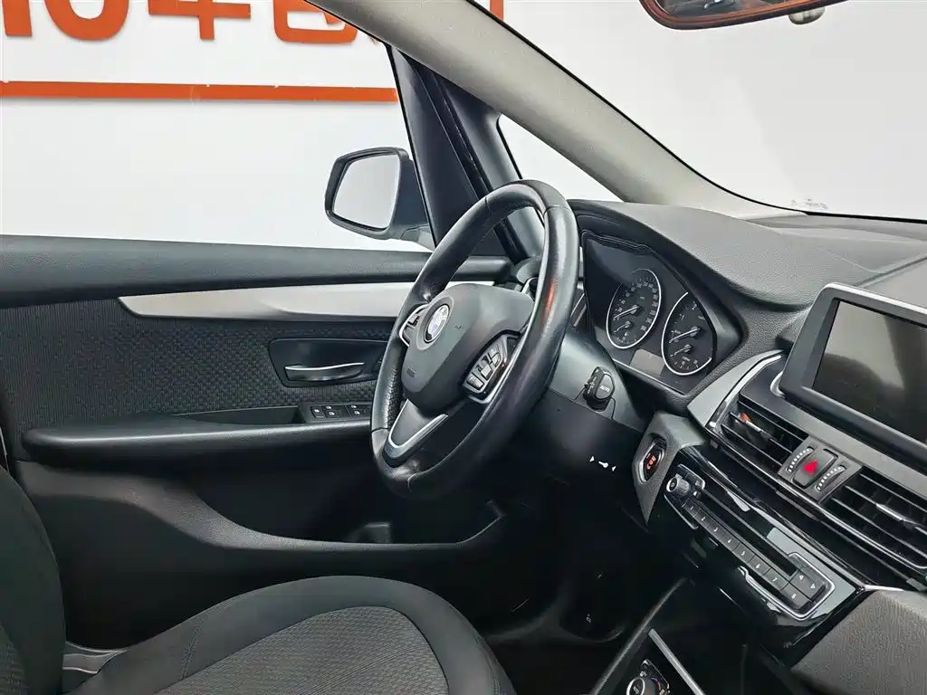 BMW 2 Series Active Tourer 2017 — фото 22