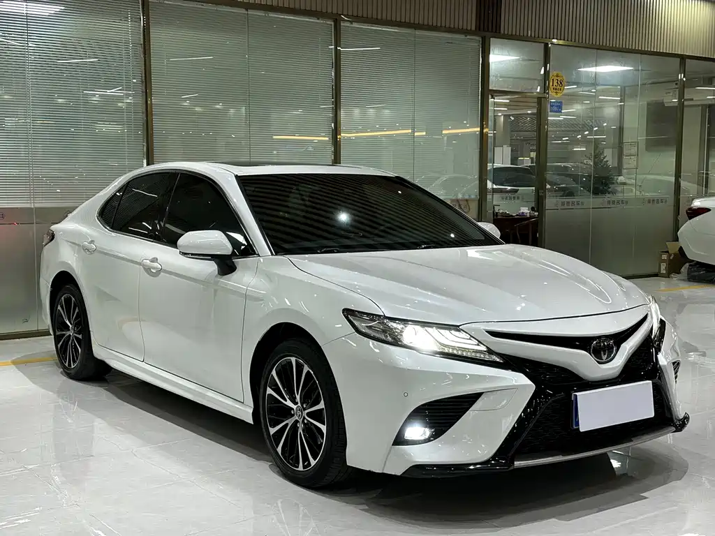 Toyota Camry 2021 — фото 3