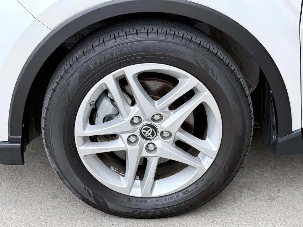 Toyota C-HR 2023 — фото 12