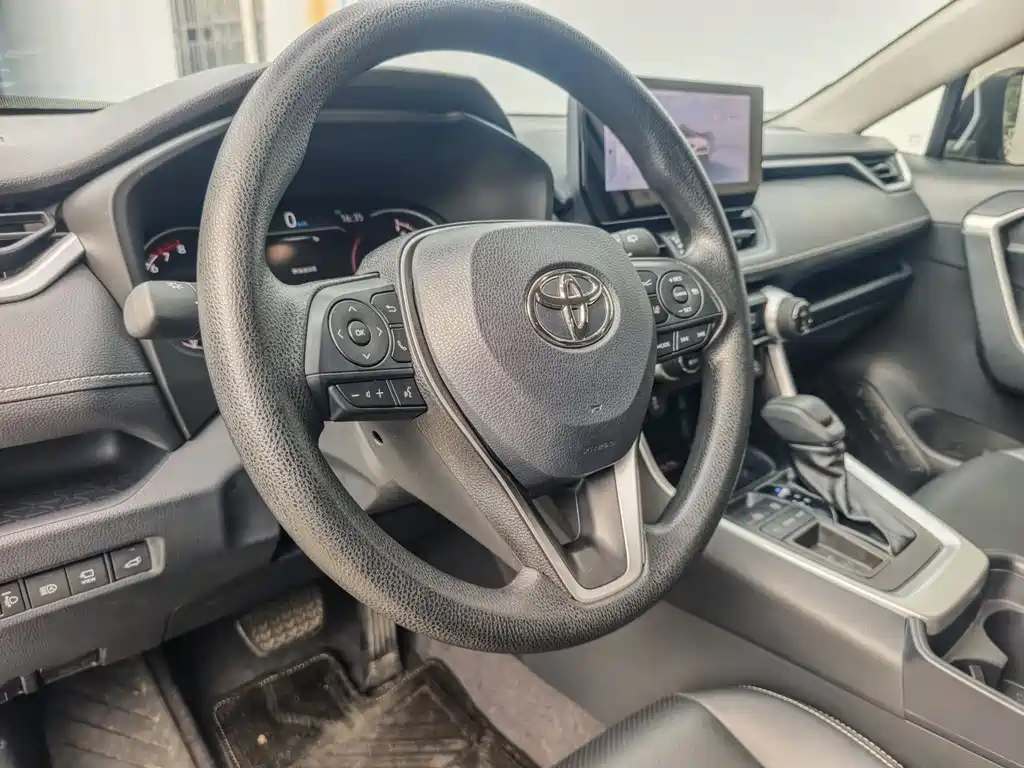 Toyota RAV4 2024 — фото 13