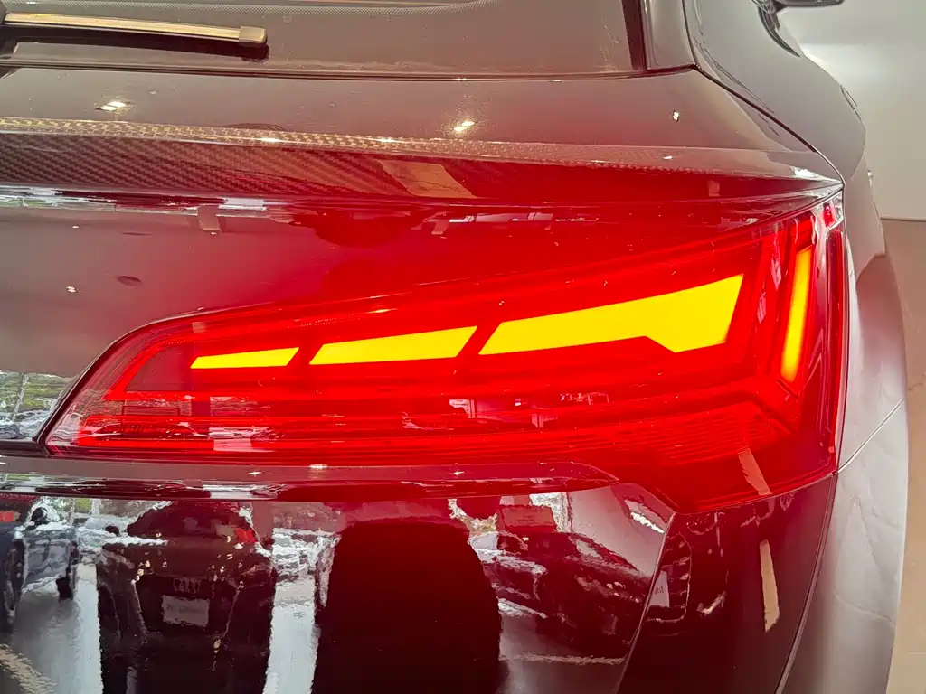 Audi Q5L 2024 — фото 11