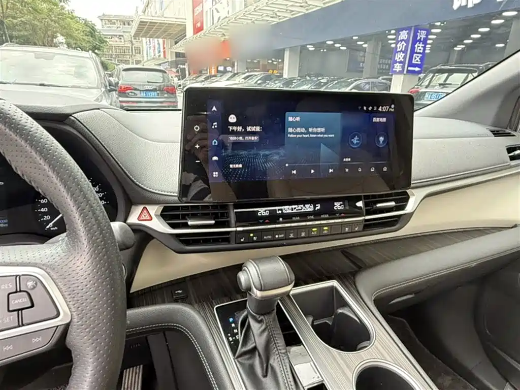 Toyota Sienna 2023 — фото 12