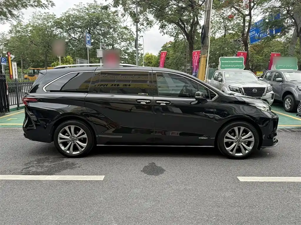 Toyota Sienna 2023 — фото 24